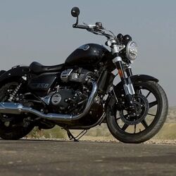 The Royal Enfield Super Meteor 650 feels like a newly developed motorcycle despite complementing the familiar 648 cc parallel-twin engine.