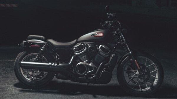 Nightster uses Revolution Max 975T liquid-cooled V-twin engine