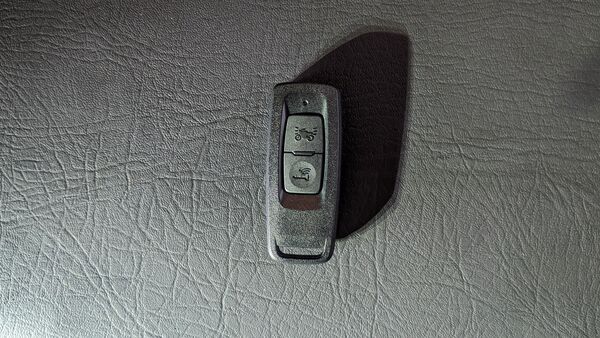The key is quite similar to the one found on cars that come with keyless entry. 