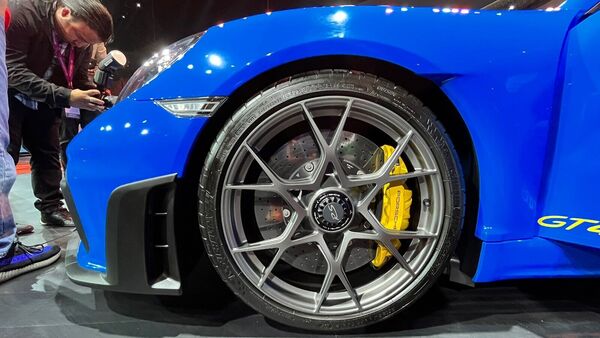 Braking duties on the Porsche 718 Cayman GT4 RS are done by a 6-piston caliper in the front with a rotor size of 408 mm whereas, at the rear, there is a 4-piston caliper with a 380 mm rotor. Braking duties on the Porsche 718 Cayman GT4 RS are done by a 6-piston caliper in the front with a rotor size of 408 mm whereas, at the rear, there is a 4-piston caliper with a 380 mm rotor.