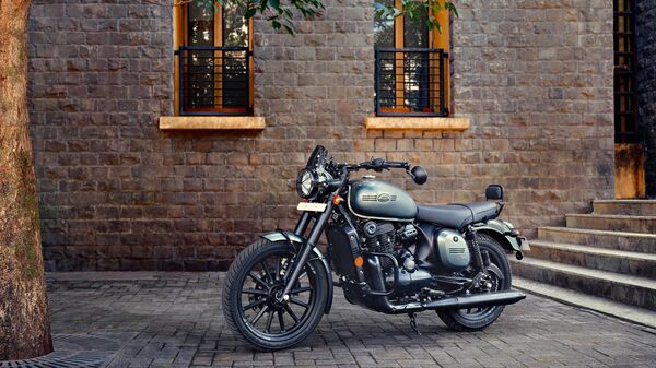 Jawa 42 and Yezdi Roadster get new colour options, prices start at ₹1. ...