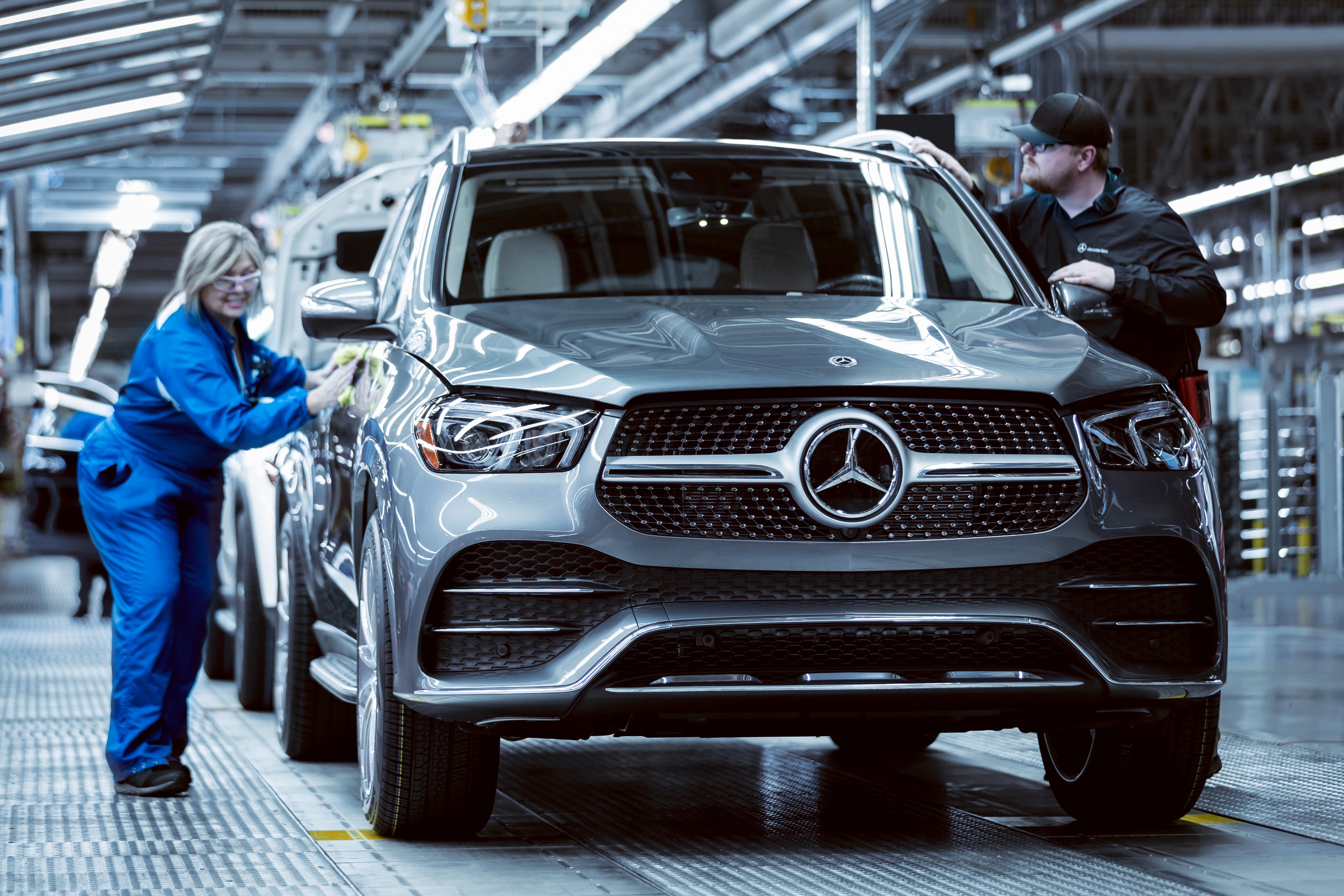 The facelifted Mercedes-Benz GLE will have revised bumpers, grille and headlights, while the cabin will also get new features.