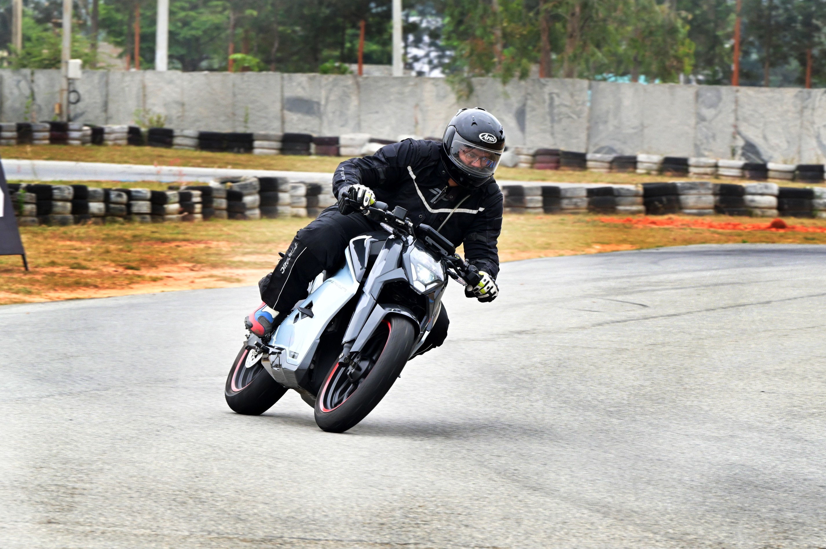The F77 feels at home on the track with its well-designed electric motorcycle for seamless cornering