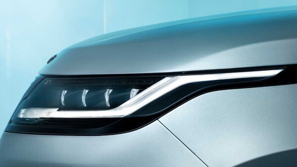 Range Rover Velar facelift is equipped with pearl LED daytime running lights.