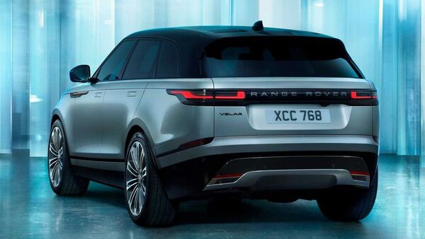 The Range Rover Velar facelift has an improved rear bumper, while the rest of the rear end remains unchanged.