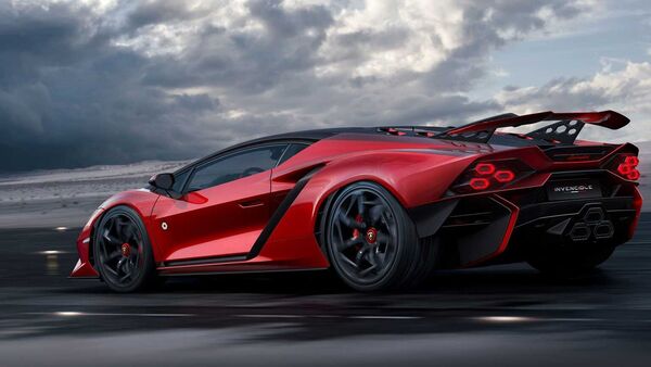 The Lamborghini Invencible has a rear spoiler that reminds us of the Gallardo-based Sesto Elemento.