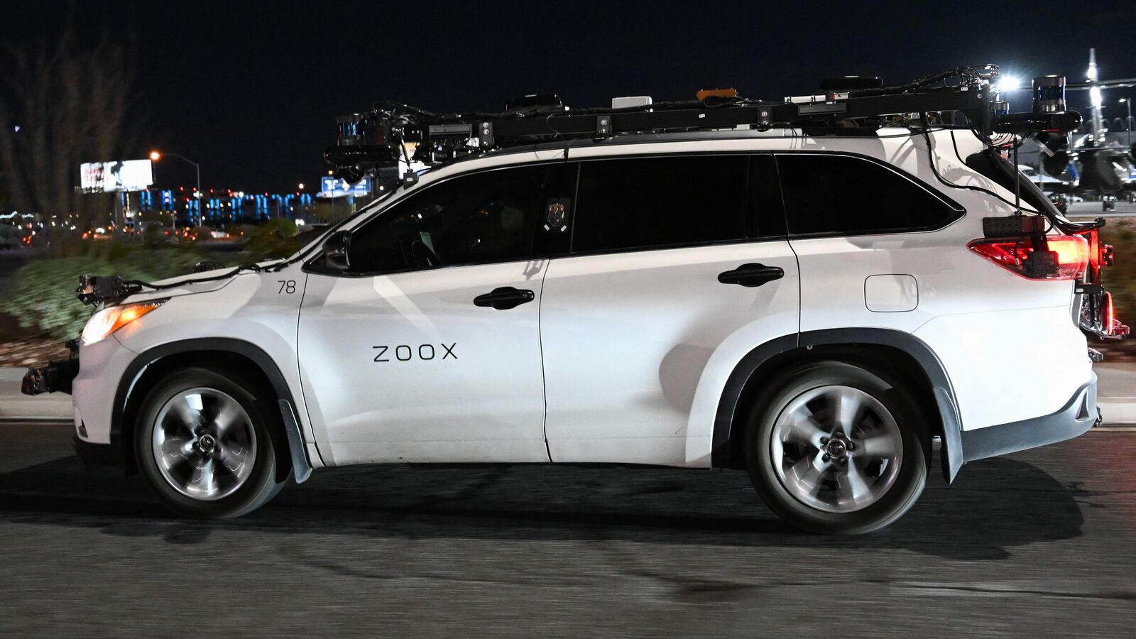 s Self-Driving Car Unit Zoox Carries Passengers on Public Roads -  Bloomberg