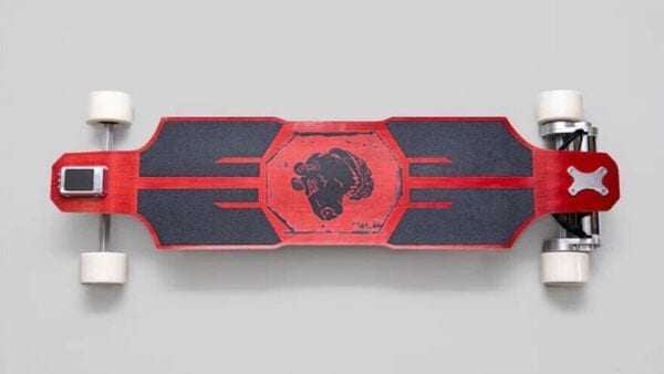 The Defiant skateboard comes with a 21 AH battery.