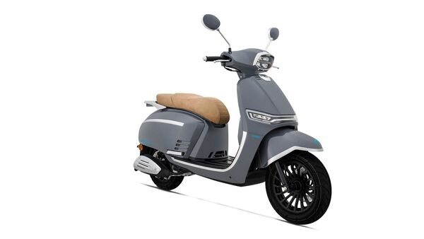 The Keeway Iskia 125 is a vintage style offering that rivals the likes of the European Vespa 125