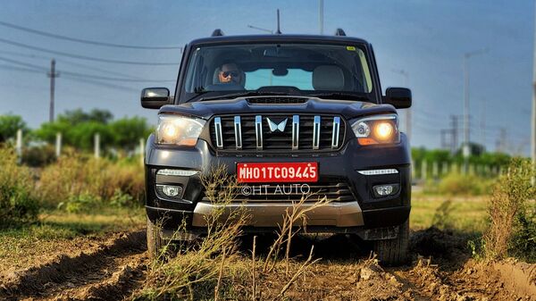 Mahindra Scorpio Classic is brought out in two variants - Classic S and Classic S11. It is also available in five body colour options.