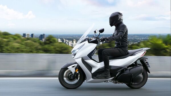 The Zontes 350D large scooter is priced at EUR 4,787 (~Rs 4.22 lakh) in Europe