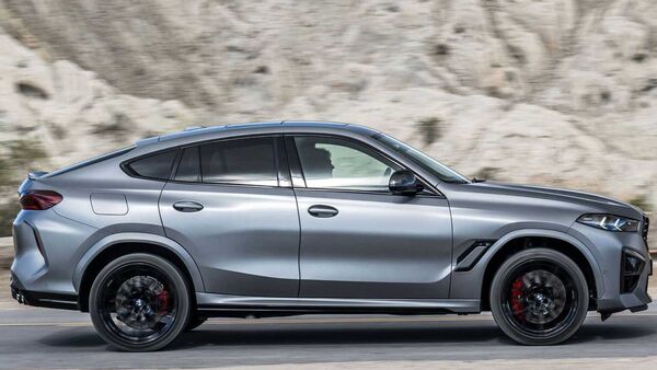 Dimensionally, it remains same while cosmetic updates and powertrain technology upgrade have taken place. Dimensionally, it remains same while cosmetic updates and powertrain technology upgrade have taken place.