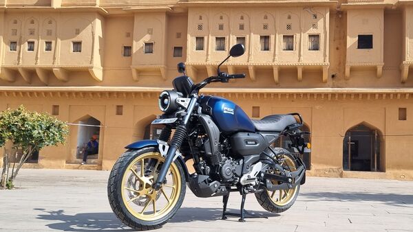 Visually, the 2023 FZ-X looks indistinguishable apart from new dark matte blue shades, gold alloys and LED indicators