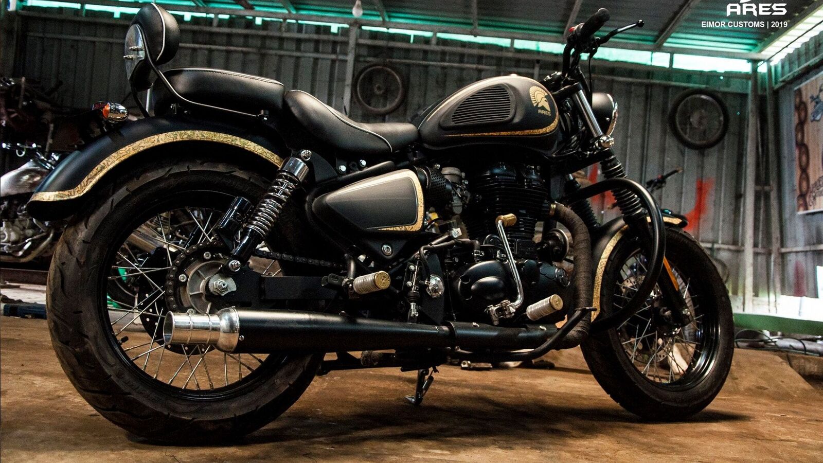 Royal enfield classic 350 deals black with gold