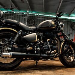 There are no changes to the engine but it has been blacked out. It continues to be a 346 cc, single-cylinder, long-stroke engine.&nbsp;