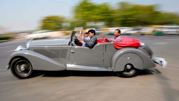 The rally of vintage cars was organized with the aim of introducing the industrial and automotive heritage to the public.