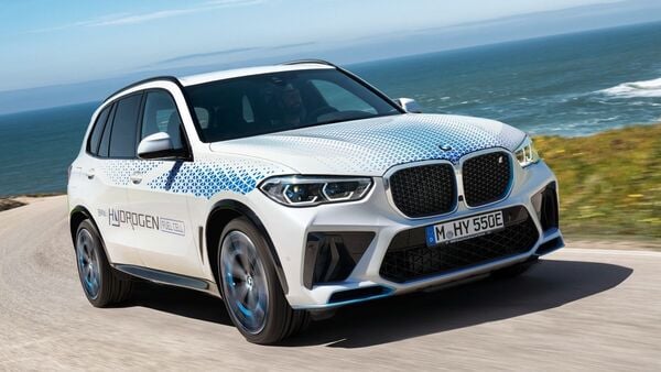 The BMW iX5 Hydrogen SUV produces a peak power of 401 horsepower and a range of 504 kilometers on a single charge.  (BMW)