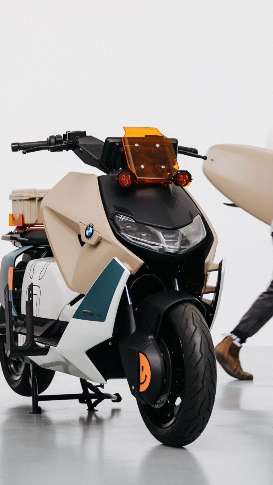 Custom BMW CE 04 Vagabund Moto Concept e-Scooter