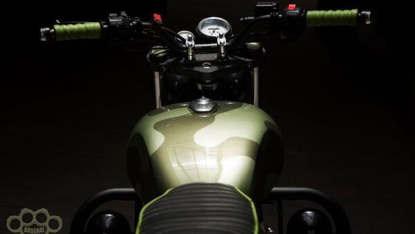 There are new custom grips finished in green colour as well as bar-end turn indicators. There are new custom grips finished in green colour as well as bar-end turn indicators.