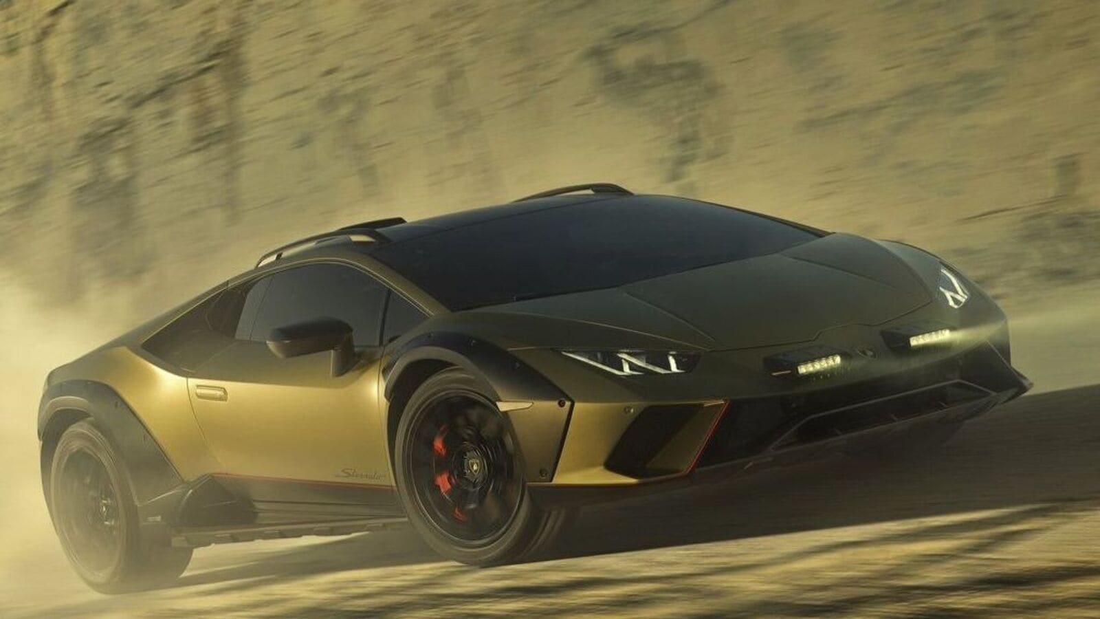 Lamborghini unveils first hybrid—with a 6 mile range