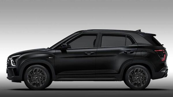There are 18-inch alloy wheels on the sides with black plastic cladding. The window sill and the side skirts are also blacked-out now. There are 18-inch alloy wheels on the sides with black plastic cladding. The window sill and the side skirts are also blacked-out now.