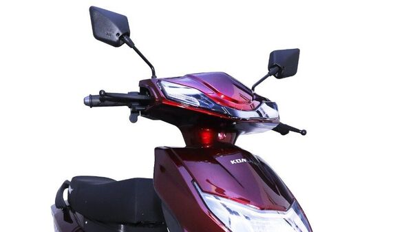 The Komaki LY Pro electric scooter is equipped with a TFT display and is rich in functions.