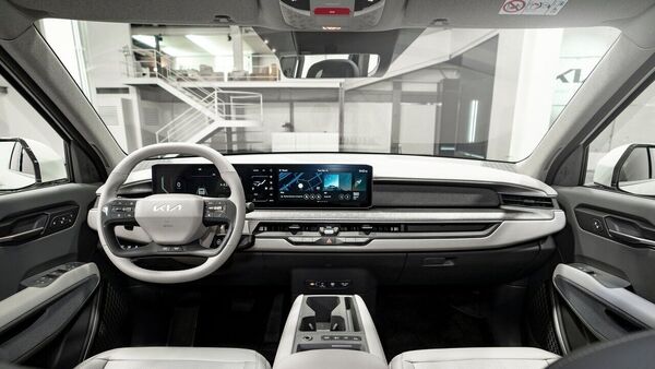 The steering wheel is a multi-function unit and the dashboard looks quite modern. The steering wheel is a multi-function unit and the dashboard looks quite modern.