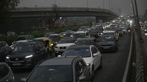 Delhi, India-March 19, 2023: Traffic congestion at Delhi-Jaipur Expressway due to traffic diversion (from Delhi to Jaipur Side) near Rajokri village;  Traffic diversion was made possible due to ongoing construction work on 2 tunnels and overpasses under the Dwarka Expressway project, in Delhi, India, on Sunday, March 19, 2023. (Picture by Parveen Kumar/Hindustan Times) 