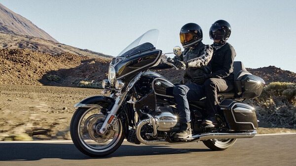 The BMW R18 Transcontinental is powered by a 1,802 cc air-cooled boxer engine.