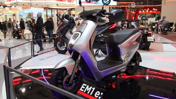 Honda Motorcycles and Scooters India Pvt.  Ltd. (HMSI) aims to produce 1 million electric two-wheelers per year by 2030.  (Represented by Honda EM1)