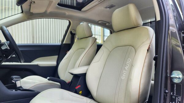 The front seats inside the sedan now get both cooling as well as heating functionality. The front seats inside the sedan now get both cooling as well as heating functionality.