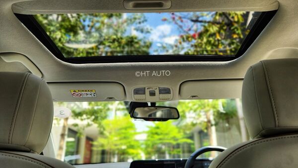 The 2023 Verna continues to sport a conventionally-sized sunroof. The 2023 Verna continues to sport a conventionally-sized sunroof.