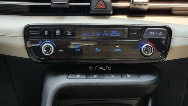 A closer look at the switchable controls for HVAC and infotainment screen. A closer look at the switchable controls for HVAC and infotainment screen.