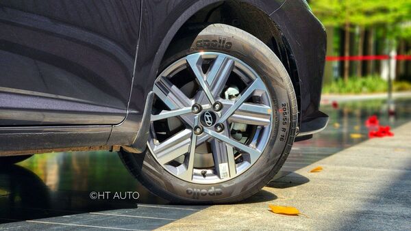A closer look at the diamond cut alloys on the 1.5 NA version of the new Verna. A closer look at the diamond cut alloys on the 1.5 NA version of the new Verna.