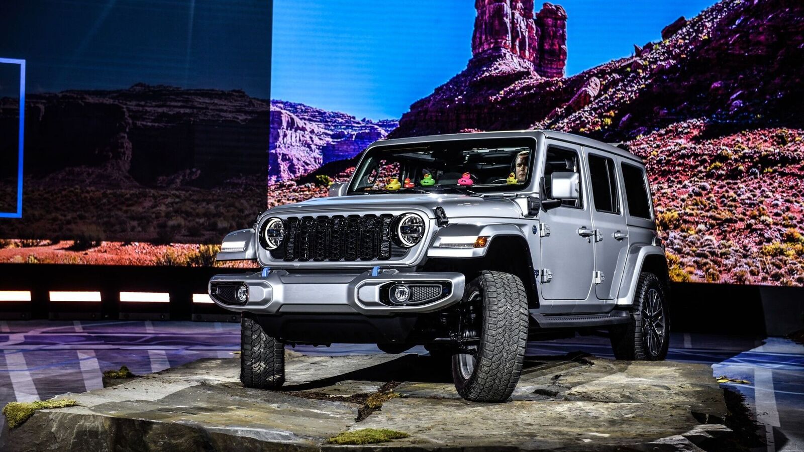 New Jeep Wrangler breaks cover, gets a smaller grille and a larger  touchscreen | HT Auto