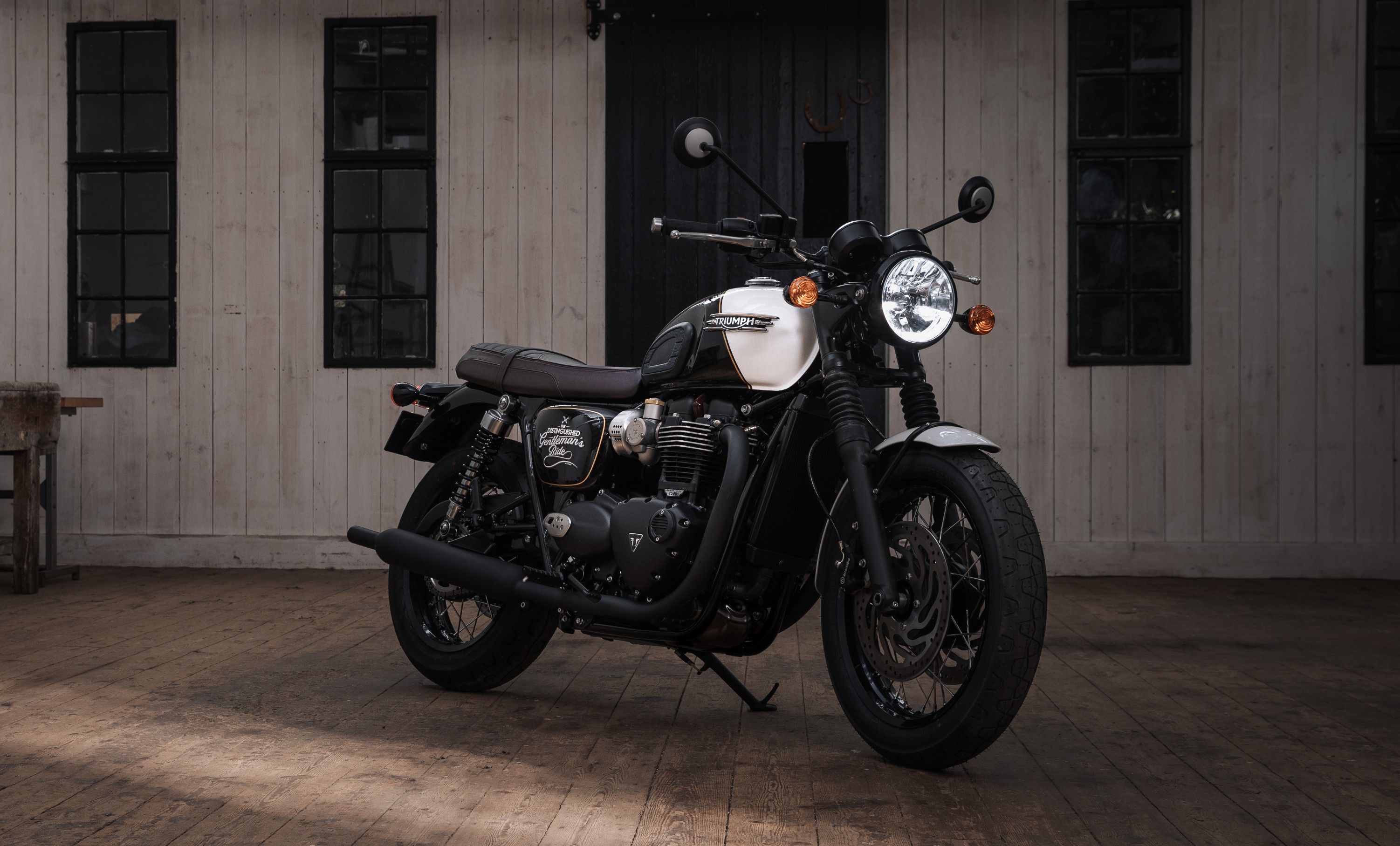 2023 Triumph Bonneville T120 DGR features two-tone special paint scheme, DGR 2023 logo in gold lettering