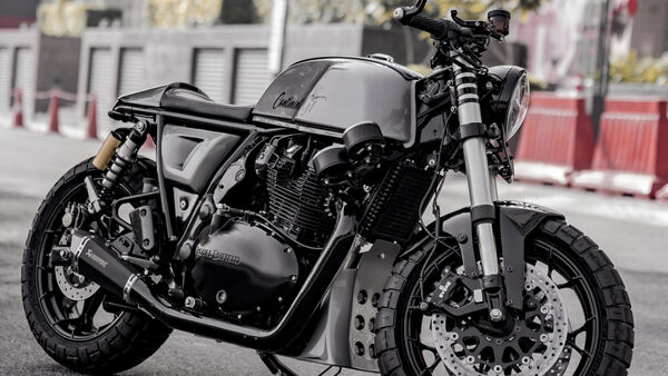 Modified Continental GT 650. ಎಂಜಿನ್‌ಗೆ ಹೀಟ್ ತಡೆದುಕೊಳ್ಳುವ ಬಣ್ಣವನ್ನು ಹಾಕಲಾಗಿದೆ. ಎಕ್ಸಾಸ್ಟ್ ಅನ್ನು ಹೊಸದಾಗಿ ವಿನ್ಯಾಸಗೊಳಿಸಲಾಗಿದೆ.