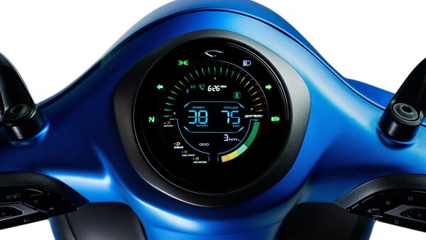 The 2023 Bajaj Chetak gets a new all-colour LCD console that offers more clarity than before The 2023 Bajaj Chetak gets a new all-colour LCD console that offers more clarity than before