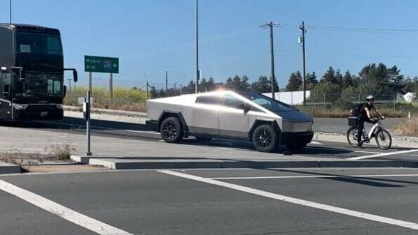 Tesla Cybertruck spotted in Fremont, CA (teslamotors/reddit)