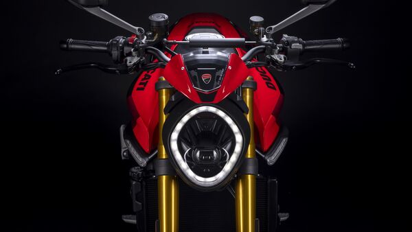 The Ducati Monster SP is powered by a 937 cc Testastretta 11° engine.