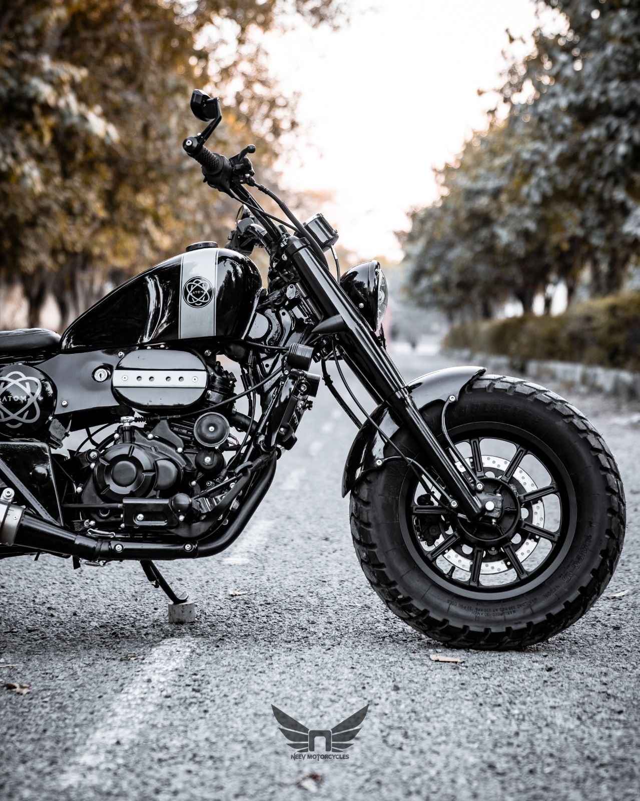 బాబర్​ లుక్​ను సంపూర్ణం చేసేందుకు.. బార్​ ఎండ్​ మిర్రర్లను అమర్చారు. హ్యండిల్​బార్​ కూడా కొత్తగా వస్తోంది.