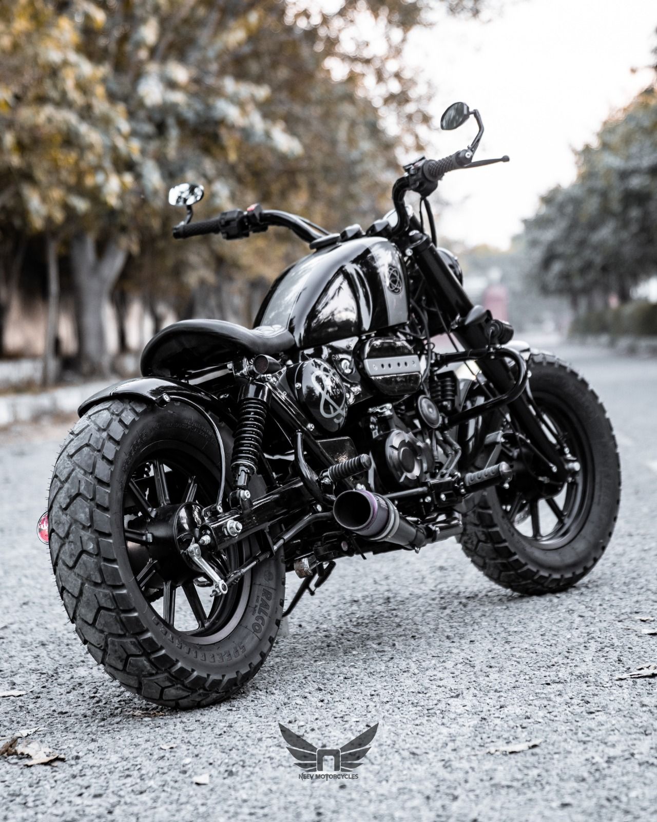 ఈ బైక్​లో 140/95- ఆర్​15 టైర్​ ఫ్రెంట్​ అండ్​ రేర్​లో ఉన్నాయి.