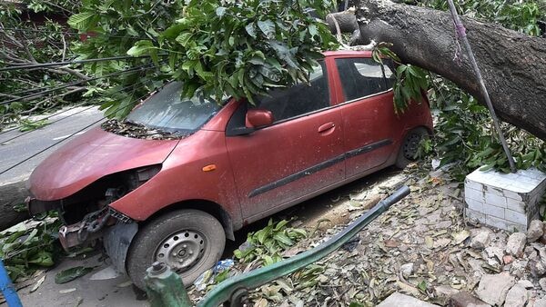 How to protect your car during a thunderstorm: Life-saving tips