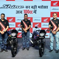 Honda rides in 2021 Gold Wing Tour premium tourer in India at ₹37.20 ...