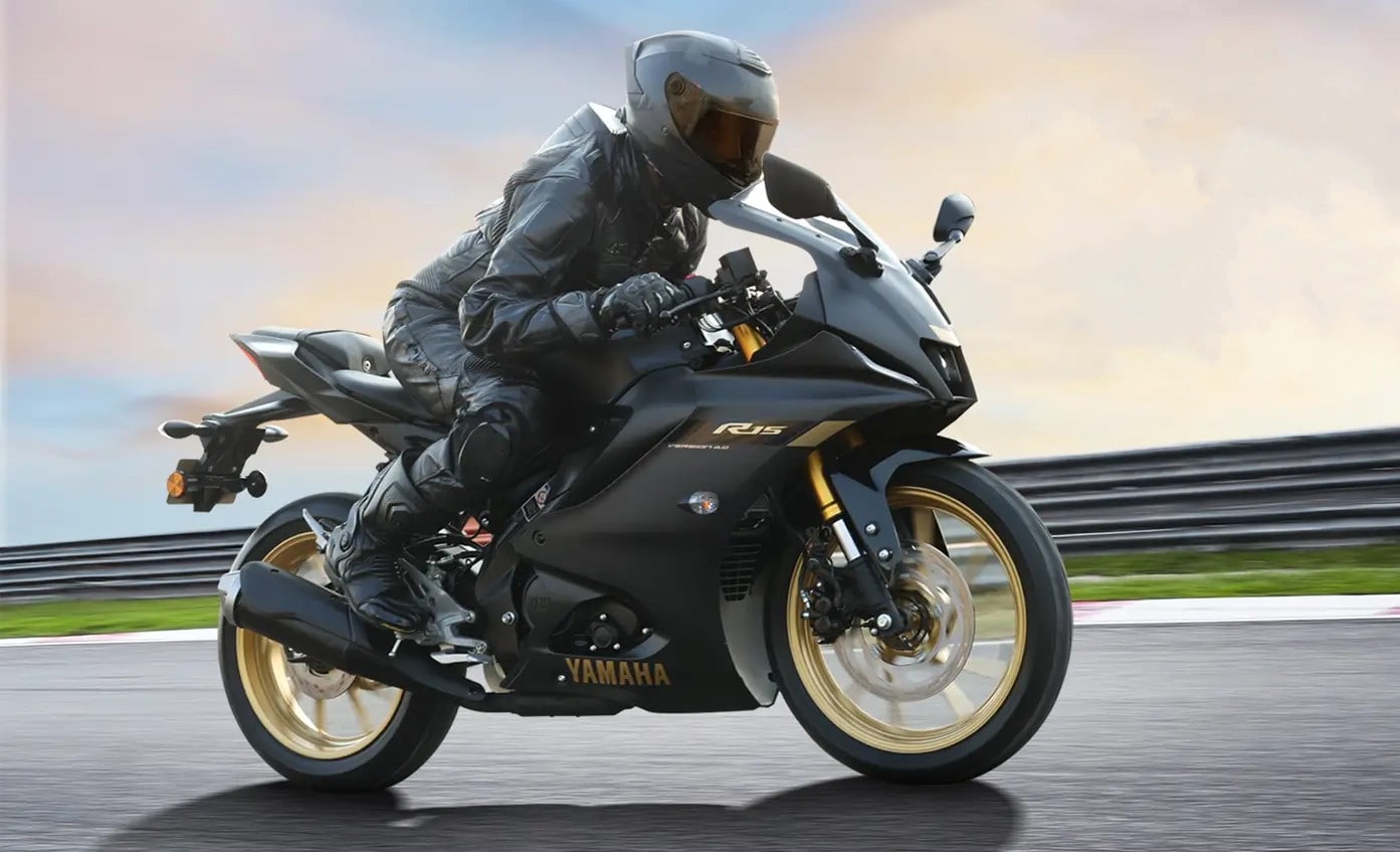 The Yamaha R15 V4 Dark Knight Edition gets no mechanical changes and continues with the same setup