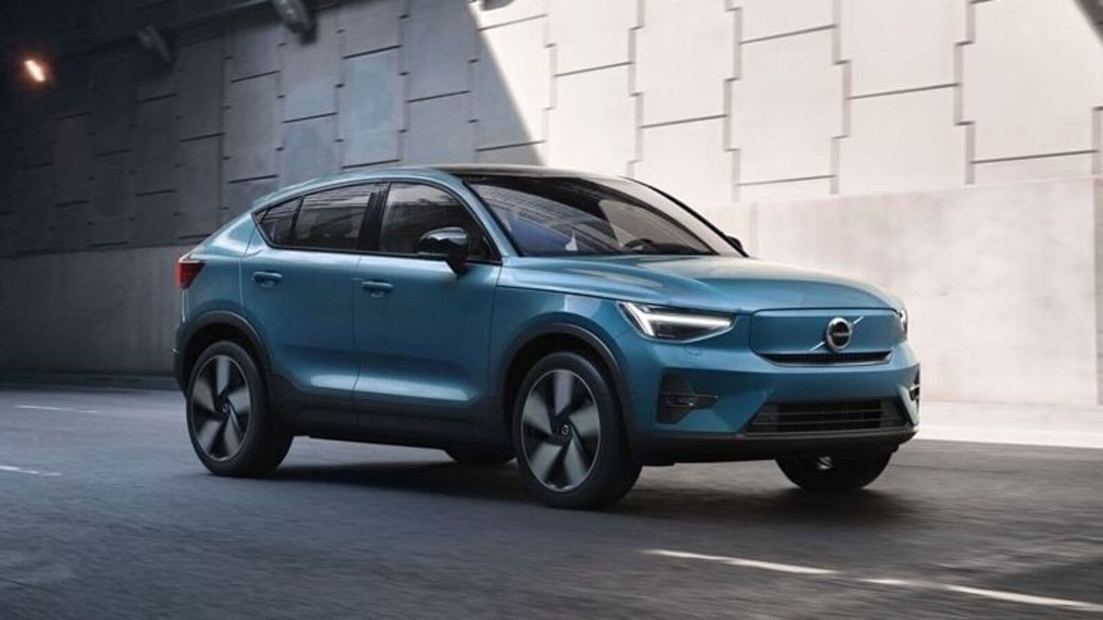 Volvo C40 Recharge electric SUV, with more than 350km range, ready for