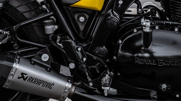 The engine and the headers are now finished in a gloss black paint scheme. The engine and the headers are now finished in a gloss black paint scheme.