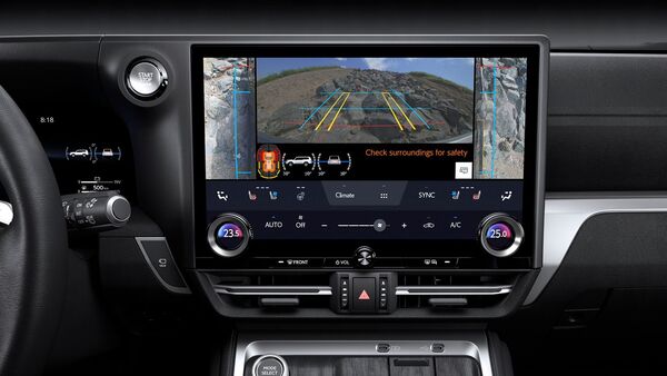 The main display screen inside the Lexus GX grows from 10.2 inches to 14 inches. The main display screen inside the Lexus GX grows from 10.2 inches to 14 inches.