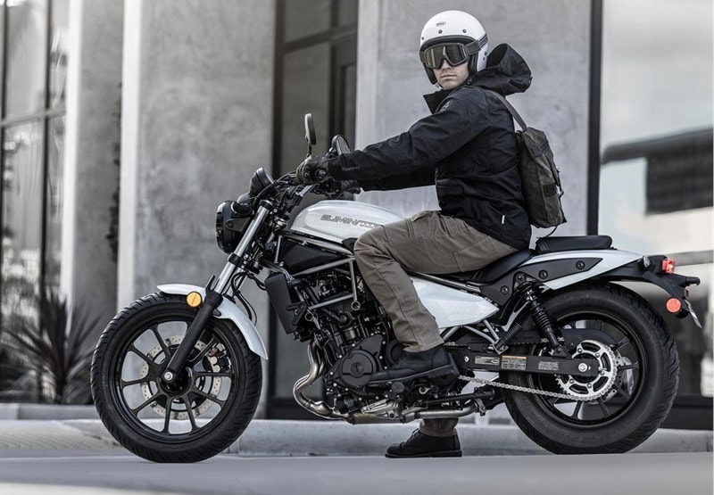 Kawasaki unleashes the all-new Eliminator Cruiser in the USA, distinctly different from its Japanese counterpart.