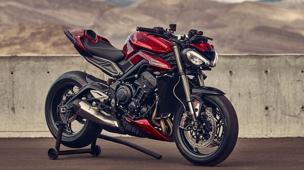 They have retained the bug-eye design for the headlamp. Triumph has reworked the exhaust so it is more free-flowing. Triumph Street Triple 765